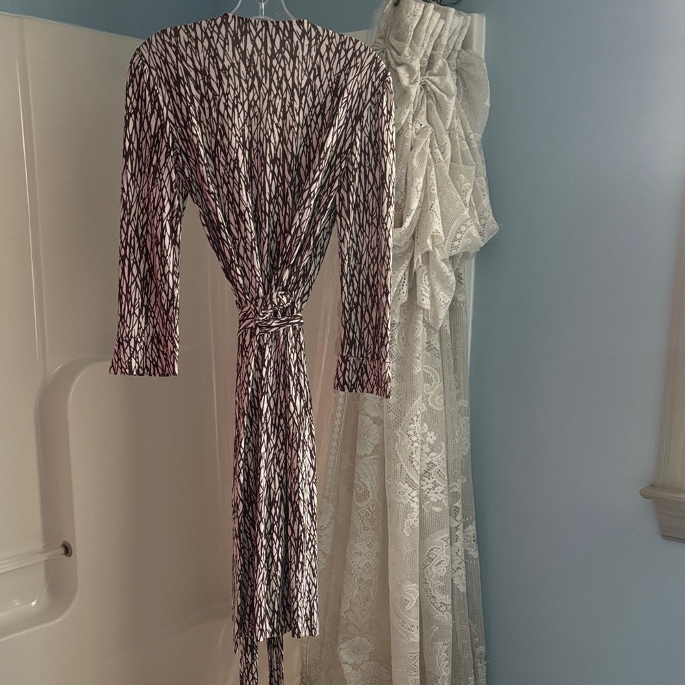 Diane Von Furstenberg Brown and Cream Patterned Dress - Picture 3 of 9